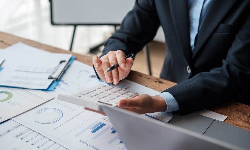 accountant-using-calculator-for-calculate-finance-report-in-office-1-1-1-1-1-1.jpg CFO代行サービス