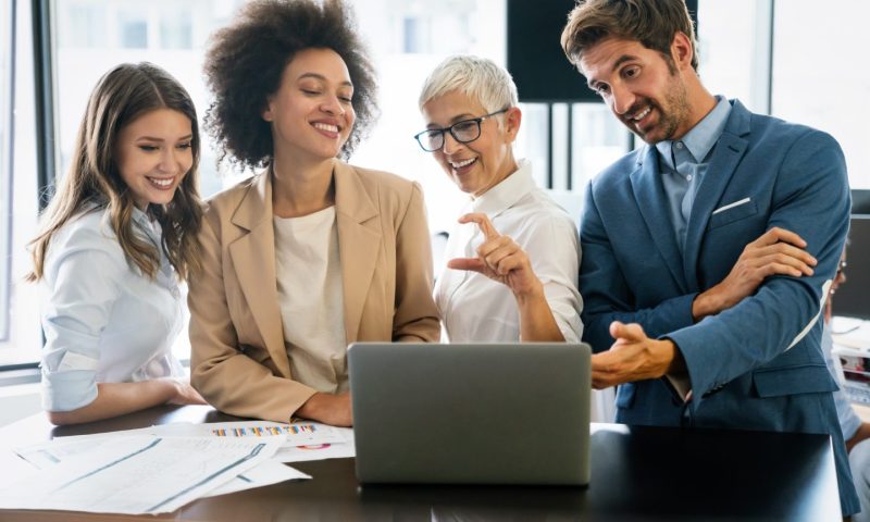 portrait-of-successful-business-team-working-in-office-e1603246310585-1-1-1-1-1-1-1-1-1-1.jpg 御社に最適な財務支援プランをご提案します